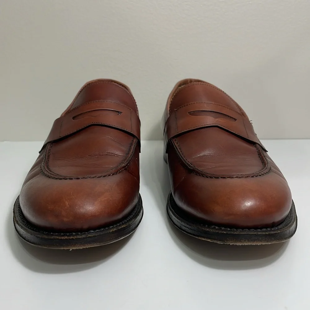 Barneys New York Size‎ 8 brown leather penny loafers. Excellent used condition.